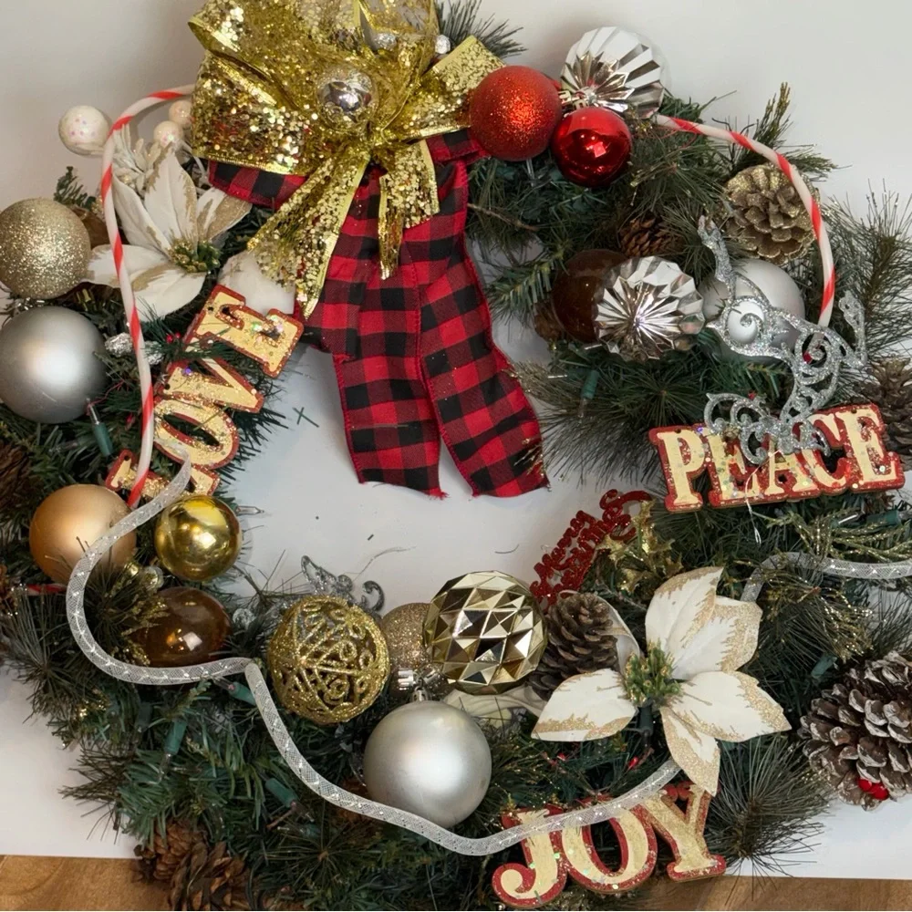 Festive Holiday Wreath with Gold and Red Accents